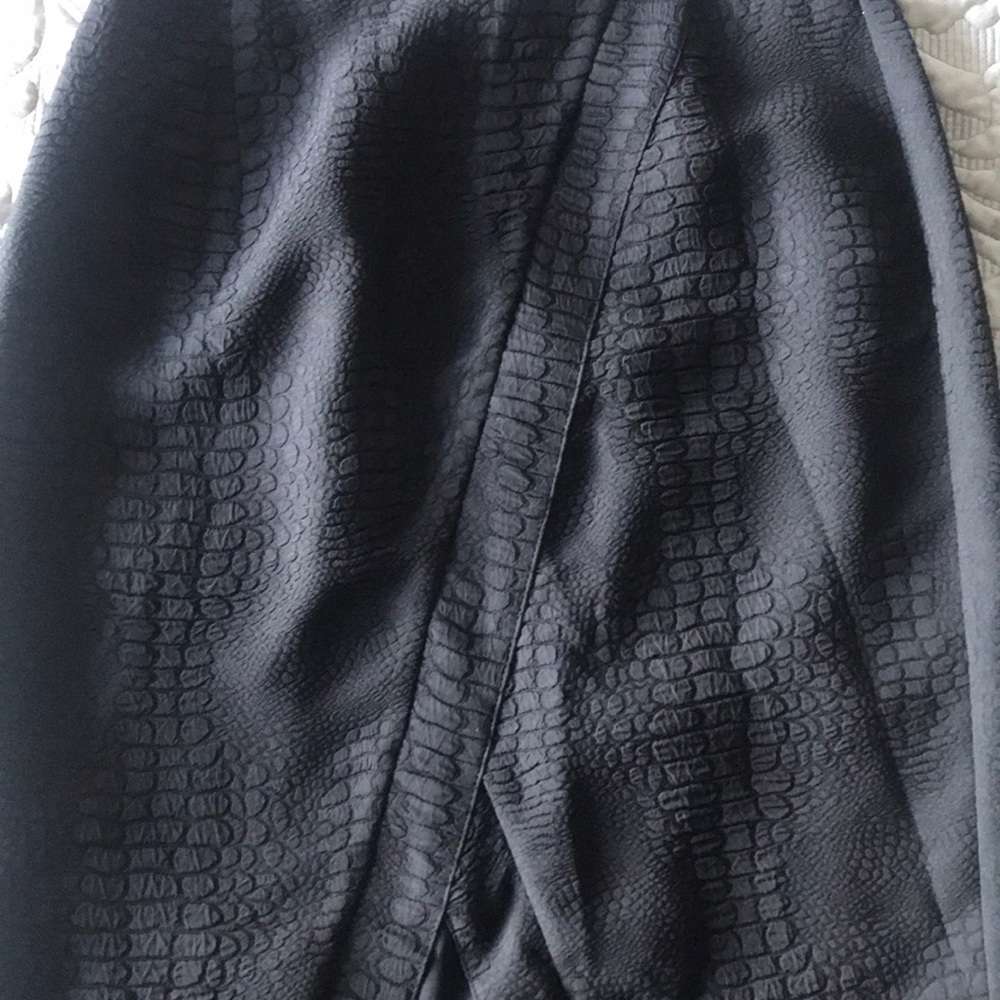 NWOT Jennifer Lopez Black Textured Pencil Skirt